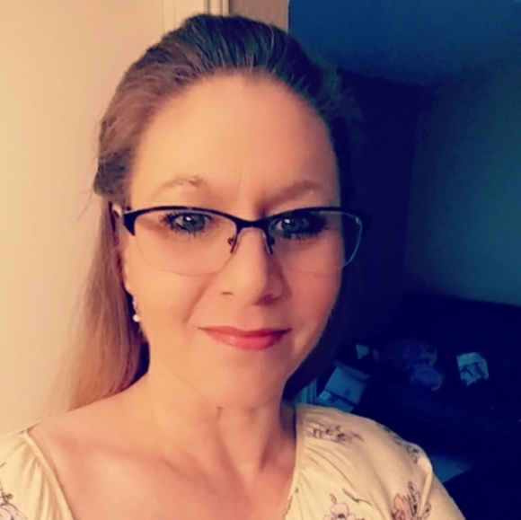 Meet your Posher, Lisa - Picture 3 of 10